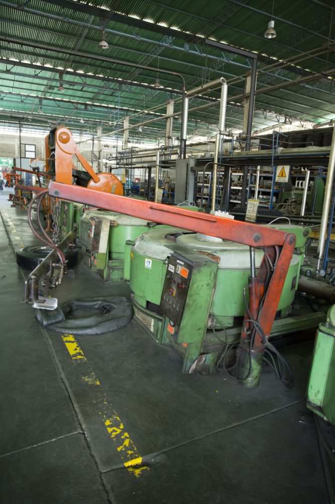 Heavy-duty multipurpose alkaline degreaser
