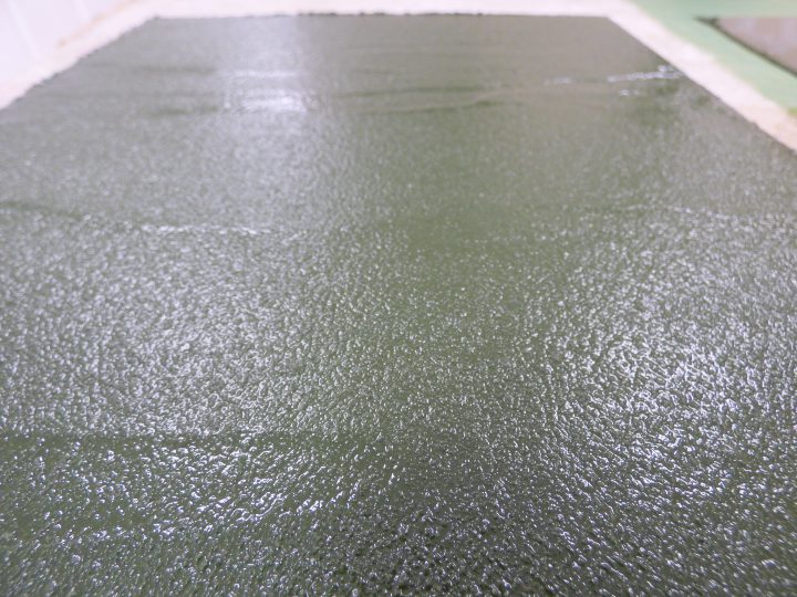 Mortero epoxídico tixotrópico de alta resistencia mecánica y química